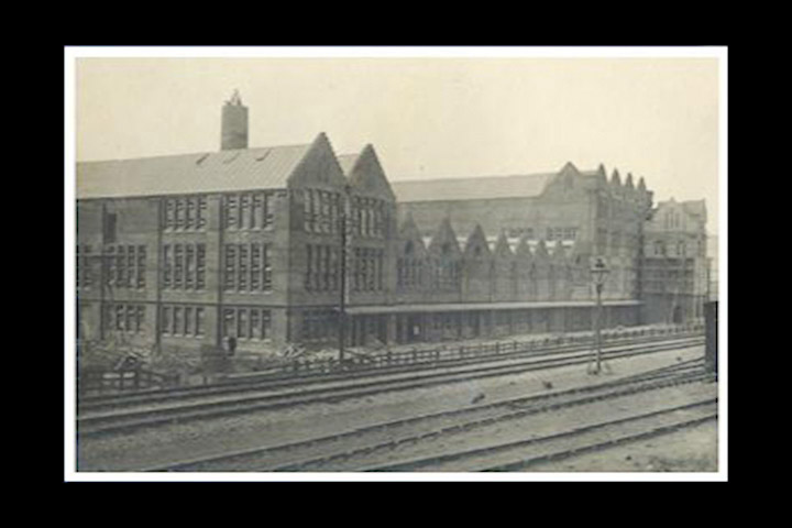 1901. pove anjem op e proizvodnje i aktivnosti u Londonu, podiže se jos jedna nova tvornica u Harlesdenu